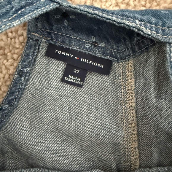 Tommy Hilfiger Denim Utility Overall Shortalls  3T girl - Picture 3 of 3
